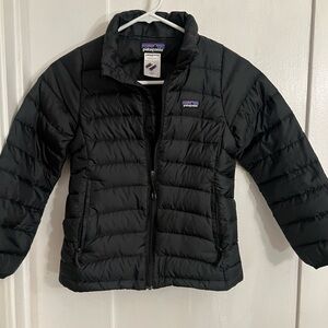 Girl’s Patagonia Black Nano puff jacket. SIZE SMALL.